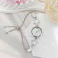 Orologio quarzo donna argento primo piano, design stella luna, catena regolabile. - Stile a Coulisse (2026310) / Argento Bianco