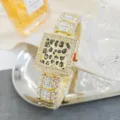 Reloj de cuarzo de mujer cuadrado con pedrería de lujo con esfera de leopardo y pulsera de oro. - Estampado de Leopardo Dorado