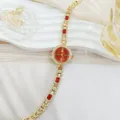 Luxus goldene Damenuhr mit roten Kristallen und funkelndem Diamantarmband fuer eleganten Stil. - Rot
