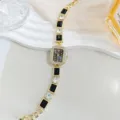Reloj pulsera cuadrado de lujo con brillantes para mujer, elegante detalle dorado. - Negro