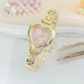 Orologio da polso al quarzo da donna con strass a cuore dorato vista dettaglio - Polvere d'oro