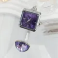 Elegante quadratische Quarz Damen Armreif Uhr mit violettem Zifferblatt und offenem Armband. - Silber Violett