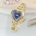 Primo piano dettagliato di un orologio quarzo donna strass cuore lusso con bracciale metallo. - Oro Blu