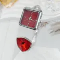 Elegante Quadrantuhr mit Armreif, rotem Schmuckstein und poliertem Silberfinish. - Silber Rot