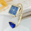 Eckige Quarz Armreif Uhr Detail, elegantes goldenes Metallarmband mit blauem Stein für Damen. - Goldblau
