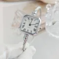 Elegante orologio da polso al quarzo da donna con quadrante quadrato e cinturino metallico. - Argento Numeri Romani
