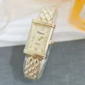 Elegante rechteckige Quarzdamenuhr mit schickem gestepptem Metallarmband und goldenem Zifferblatt. - Gold Ziffern