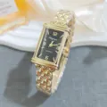 Luxuriöse rechteckige Damenuhr Quarz mit elegantem schwarzem Zifferblatt und Goldarmband. - Schwarzes Zifferblatt Gold Armreif (Arabische Ziffern)