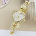 Goldene Herz Strass Quarzuhr Detailansicht, elegante Damen Kristall Blumen Armband. - Gold Weiß
