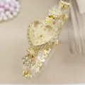 Elegante goldene Damen-Quarzuhr in Herzform mit funkelnden Strasssteinen und Blumen-Armband - Gold