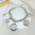 Zilveren bedelarmbandhorloge met strass-hart, kroon en miniatuur kwartsuurwerk wijzerplaat. - Model 01 Zilver