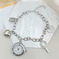 Zilveren bedeltarmband voor vrouwen met kwartshorloge hart en sleutel hangers mode sieraden. - Model 03 Zilver
