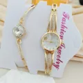 Nahaufnahme des goldenen Damen Armbanduhr und Armband Sets mit glänzenden Strasssteinen. - Rund Regulärer Stil (Artikel 2025208)