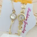 Elegantes goldenes Quarzuhren und Armband Set mit Strass Herz Design für Damen Mode. - Herz Stil (Artikel 2025208)