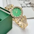 Reloj de cuarzo para mujer con esfera verde, pulsera de estrás dorada y detalles brillantes. - Dorado Verde