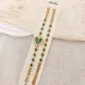 Herzförmiges grünes Strass Damen Uhrenset, detaillierte goldene Kette und glitzernde Kristalle. - Grün
