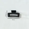 Black geometric hair claw clip detail, compact 6cm size for thin hair and daily styling. - Glossy Black Hair Claw (Z1528) / 6cm / Black