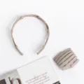 Minimalist foldable telescopic headband and hair clip set, versatile neutral tone fashion accessory. - Gray