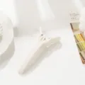 White plastic hair root volume clips, seamless duckbill clips for bang styling. - White