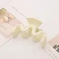 Minimalist wave plastic hair claw clip, elegant off-white shark clip for daily wear. - 8.7cm / White