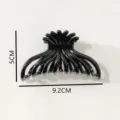 Details of the black plastic hair claw clip, simple style and glossy finish for daily wear. - Hair Claw (Z1958) / 9.2cm / Bright Black