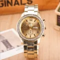 Goldfarbene Edelstahl Strass Quarz Uhr mit luxuriöser Kristalllünette und Zifferblättern. - Gold