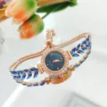 Elegante Damen Quarz-Armbanduhr mit blauen Blattkristallen, verstellbarer Kette und Strasssteinen. - Blau
