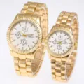 Goldenes Paar Quarzuhren Set mit Metallarmband, weißem Zifferblatt und Tachymeter Lünette. - Herren / Goldfarbe Weiß