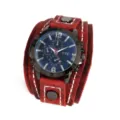 Vintage brede lederen horloge met quartz uurwerk en grote blauwe wijzerplaat details. - Rood