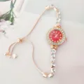 Belle montre bracelet strass pour femme en or rose avec cadran rouge et chaîne réglable. - Rouge
