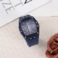 Modische Quarzuhr mit Tonnen-Silikonarmband und eleganten Roségold-Akzenten für den Alltag. - Blau