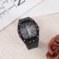 Modische Tonneau Quarzuhr mit schwarzem Silikonarmband, stilvolle Freizeituhr fur Damen und Herren. - Schwarz