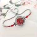 Montre quartz exquise avec cadran rouge vif, strass scintillants et chaîne de bracelet fine. - Rouge