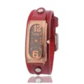 Detailansicht einer Vintage-Rechteck-Quarzuhr mit breitem Lederarmband und klarem Zifferblatt. - Schwarzes Zifferblatt Rotes Armband