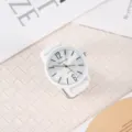 Minimalistische weiße Silikon-Quarzuhr mit klarer Ziffernanzeige für den Alltag. - Weiß