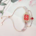 Elegante Damenuhr mit rotem Zifferblatt, Strass-Lünette und roségoldenem Schiebearmband. - Rot