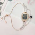 Elegante roségoldene quadratische Damenuhr mit funkelnden Strasssteinen und verstellbarem Kettenarmband. - Schwarz