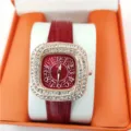 Montre femme carrée strass rouge avec bracelet en cuir, détail élégant de montre à quartz. - Rouge