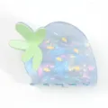 Pinza de pelo de fresa azul, lindos accesorios para el cabello de acrílico para mujeres. - Azul claro