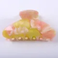Morsetto per capelli in acetato rosa giallo, elegante accessorio marmorizzato per lo styling. - Marbled Claw Clip / 8.5cm / Misto Rosa Giallo
