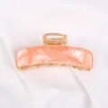 Elegante molletta per capelli in acrilico pesca con bordo dorato, forma a mezzaluna per acconciature. - Marmo Rosa Arancio