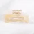 Molla per capelli rettangolare cava marmorizzata beige, elegante accessorio per capelli da donna. - Stile Consistenza Marmorea Beige