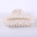 Elegante molletta per capelli in acetato bianco 8.5cm, accessorio minimalista da donna. - Marmo Bianco Crema