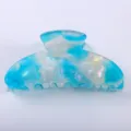 Molla per capelli in acetato iridescente blu per donne, grande fermaglio elegante quotidiano. - Pinza Grande Lucentezza Perlata / Marmo Sfumato Blu Bianco