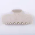 Molla per capelli in acetato beige 10cm, accessorio minimalista marmorizzato lucido. - Bianco avorio