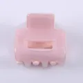 Mini molletta per capelli rosa con glitter sottili, elegante accessorio geometrico in resina. - Brillantini Rosa