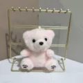Gros plan détaillé du joli pendentif en peluche ours rose avec une fourrure douce. - Anneau brisé plat 12 cm / Rose