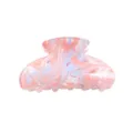Vista dettagliata della molletta per capelli in acrilico rosa e blu, accessorio elegante. - Fluido Rosa Blu Bianco