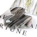 Molletta per capelli geometrica in PVC con elegante motivo marmorizzato per uso quotidiano - Marmo Streamer Bianco e Nero (F512)