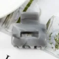 Molla per capelli in acrilico marmorizzato grigio, mini fermaglio geometrico cavo. - Marmo Grigio Bianco